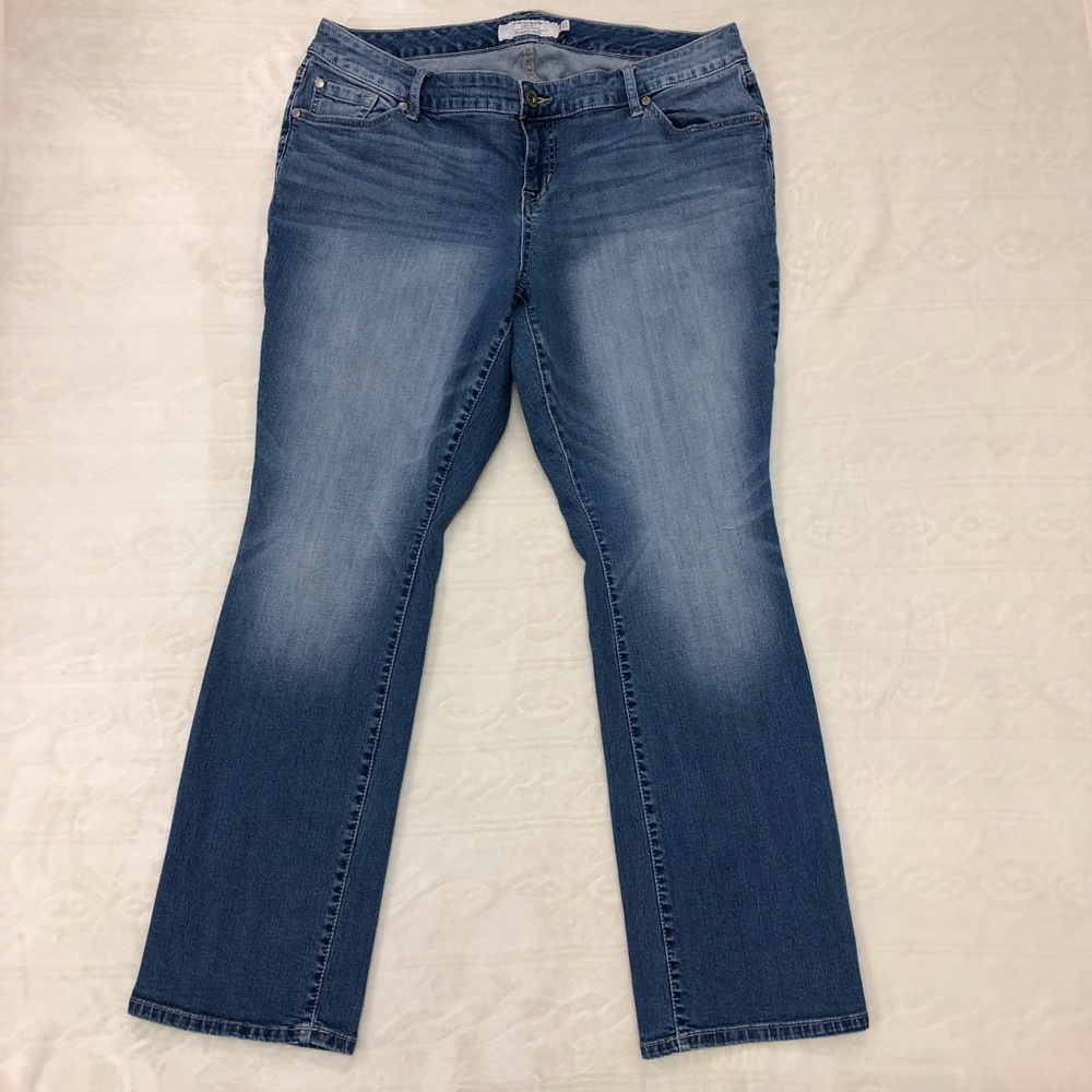 Torrid Sz. 16R Slim/Straight Light Medium Jeans!